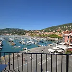 بيت ضيافة Al Molo Sea View ليريسي