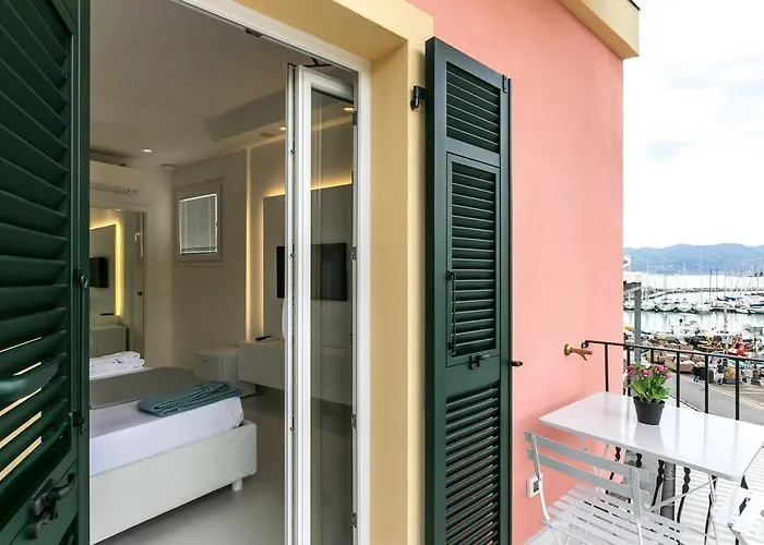 بيت ضيافة Al Molo Sea View 3*