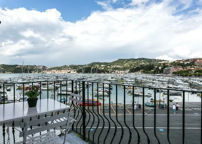 بيت ضيافة Al Molo Sea View ليريسي
